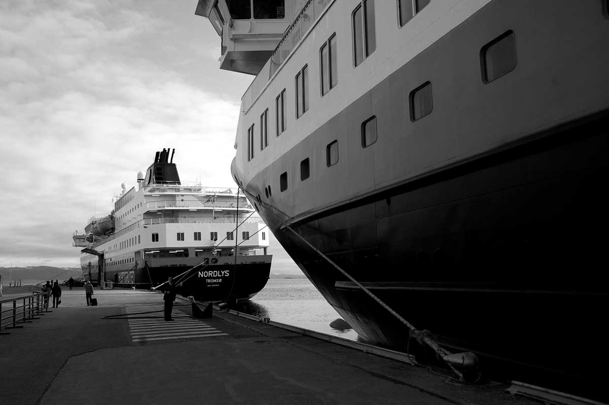 treffen zweier Hurtigrutenschiffen